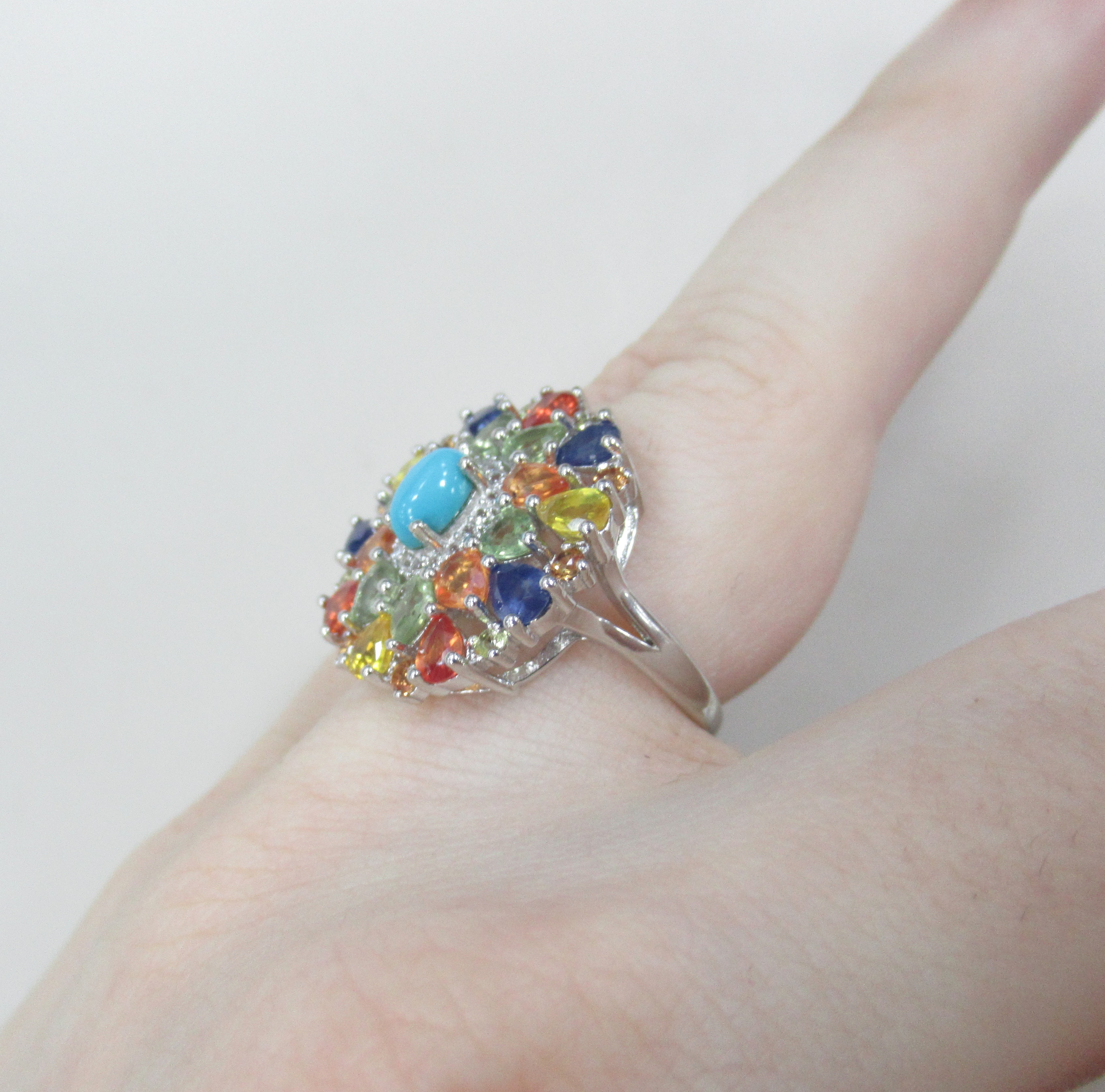 Серебряное кольцо с бирюзой и мультисапфирами